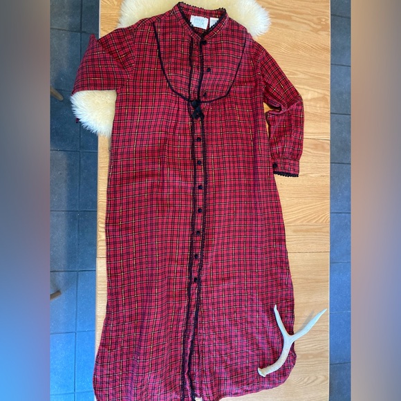 Ashley Taylor Vintage Nightgown - Picture 8 of 8